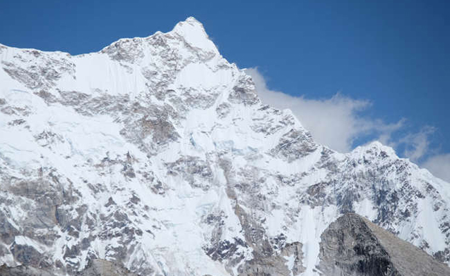 The-summit-of-Gangkhar-Puensum.jpg 6
