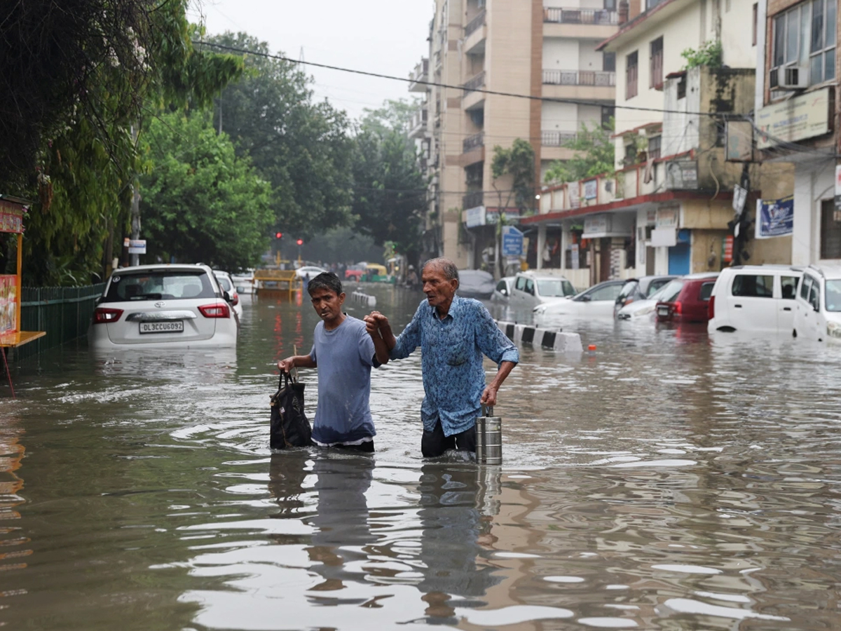 flooded-street-heavy-rainfall.jpg 9