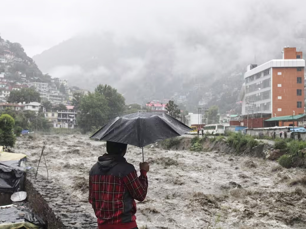 swollen-River-Beas-following-heavy-rains-in-Kullu-Himachal-Pradesh.jpg 2