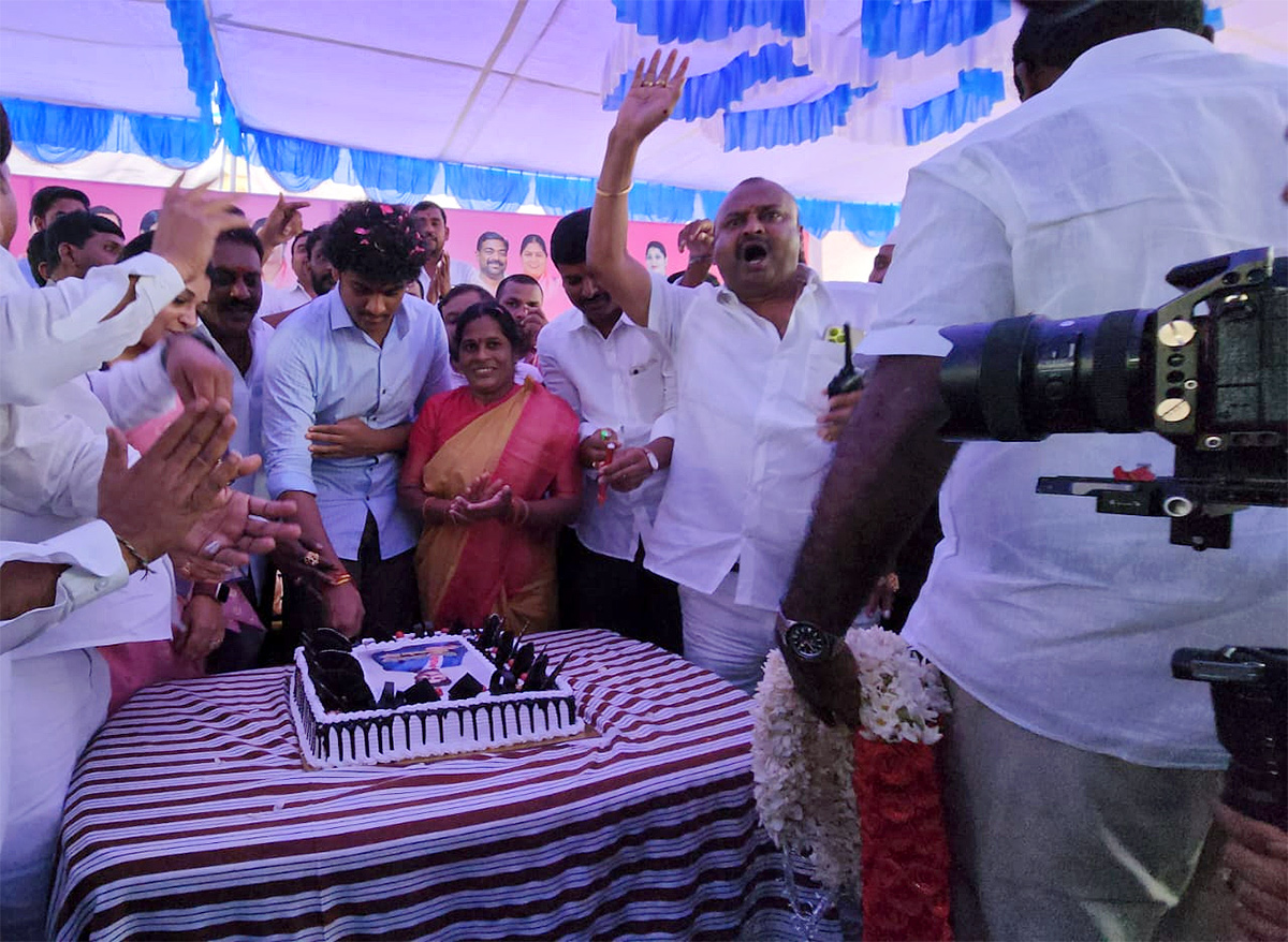Kalvakuntla_20Himanshu_20Bday_20Celebrations_20At_20Adopted_20School_20Photos-11.jpg 11