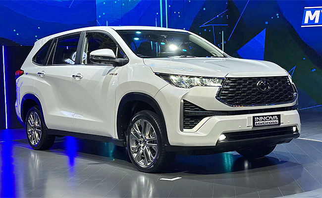 Toyota-Innova-HyCross.jpg