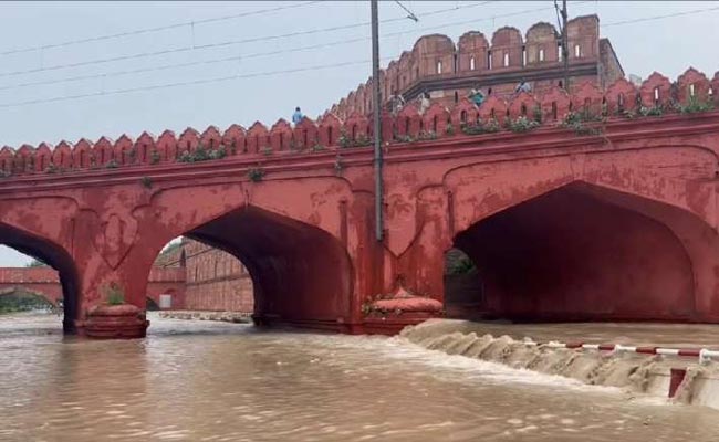 RED-Fort.jpg