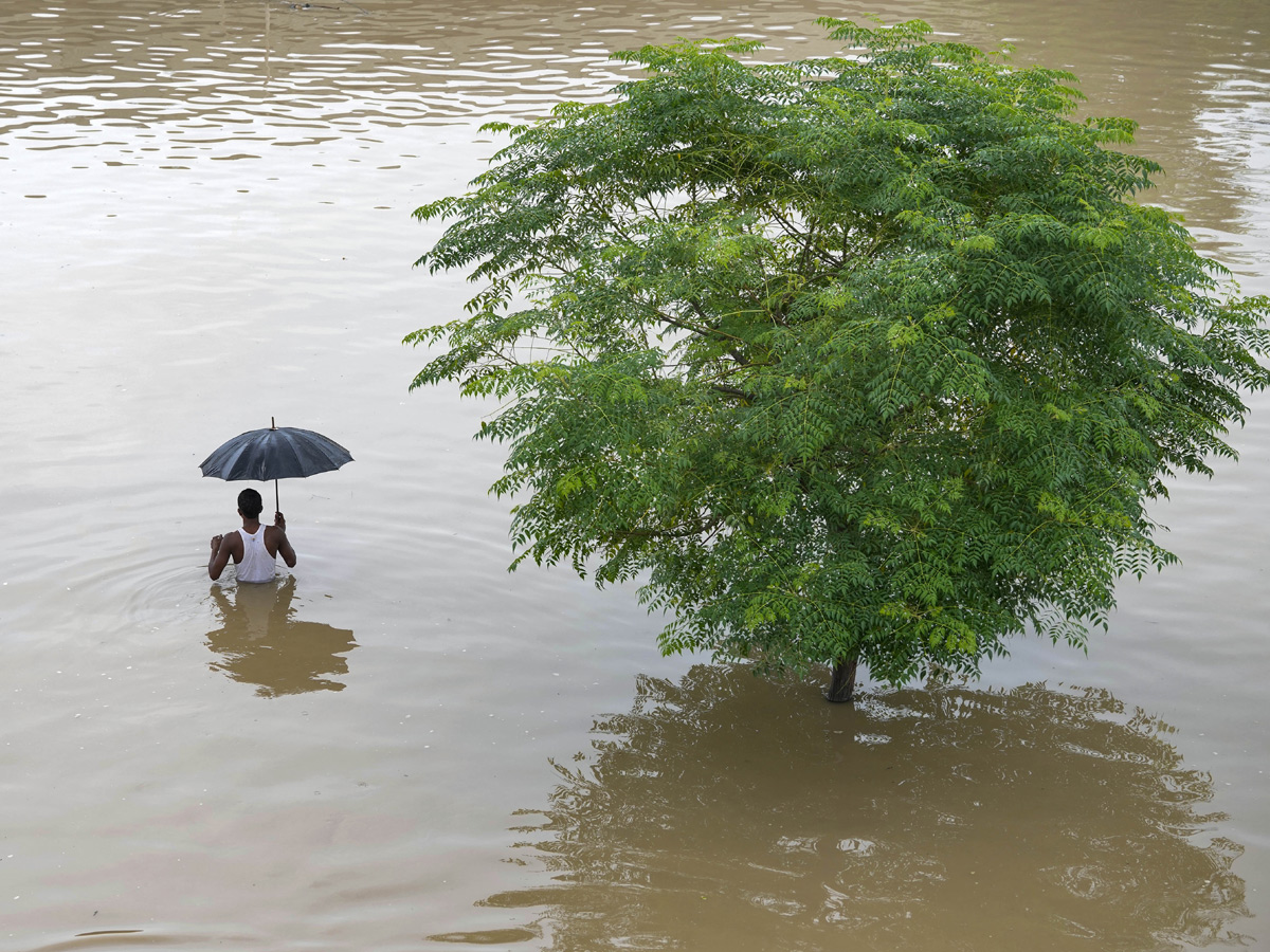 Yamuna_20Breaches_20Danger_20Level_20Waterlogging_20in_20Parts_20of_20Delhi_20Photos-16.jpg 16
