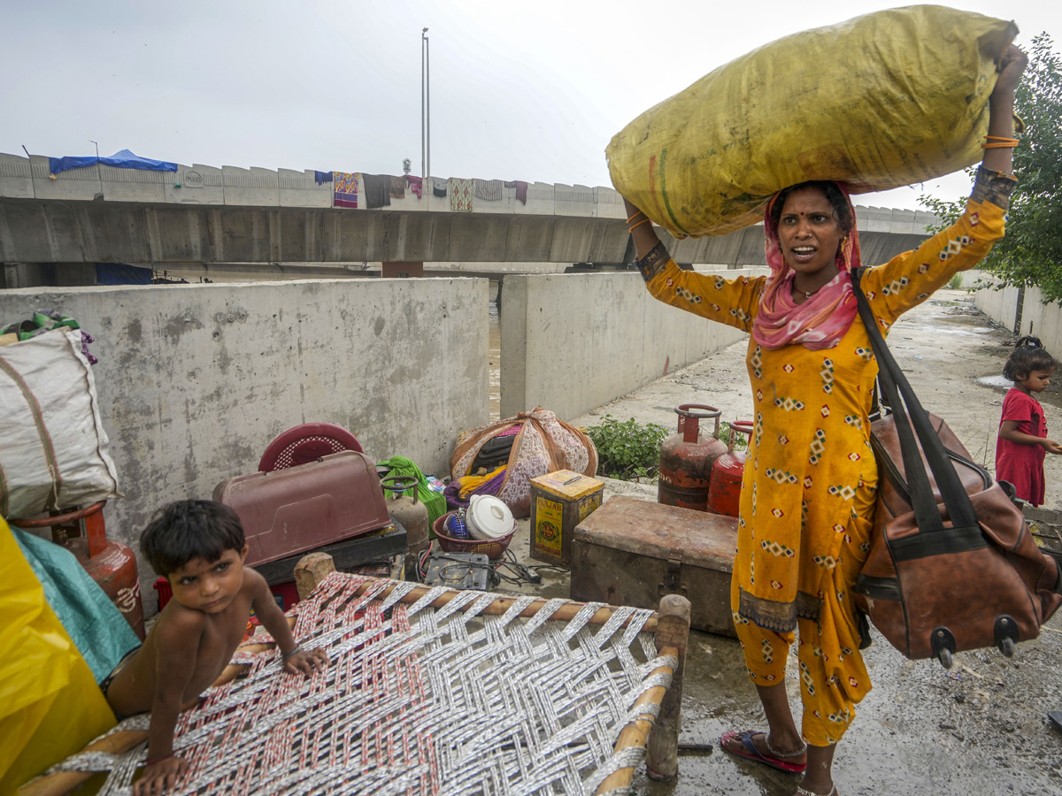 Yamuna_20Breaches_20Danger_20Level_20Waterlogging_20in_20Parts_20of_20Delhi_20Photos-23.jpg 23