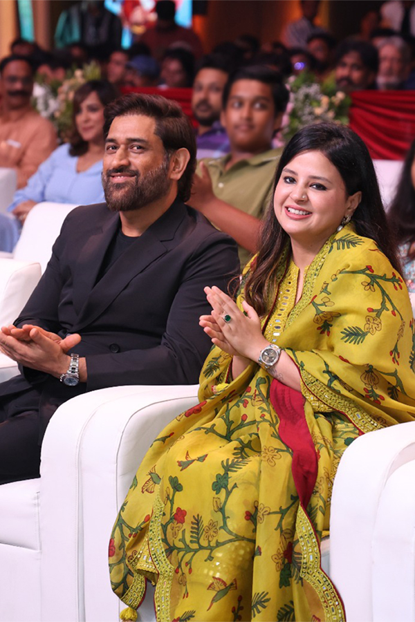 dhoni-sakshi-dhoni.jpg 2