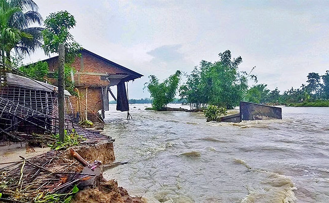 Water-From-Dam-Assam-On-Alert.jpg