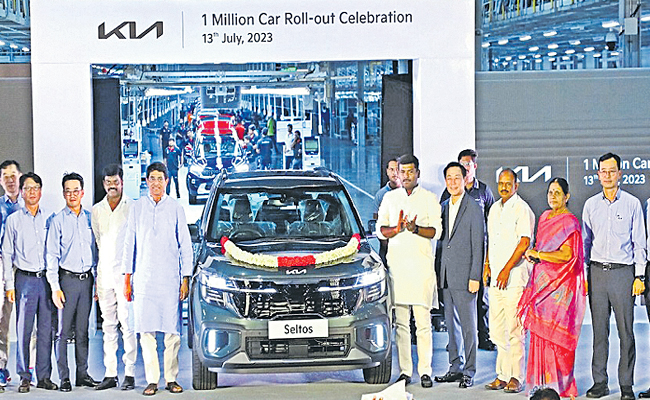 kia-at-10-lakh-units.jpg