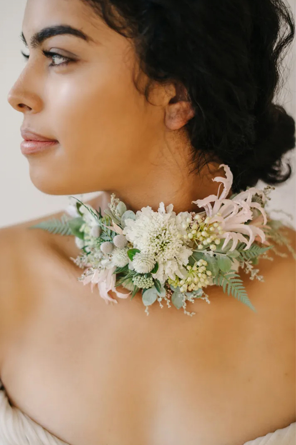 white-flowers-neck-fashion.jpg 13