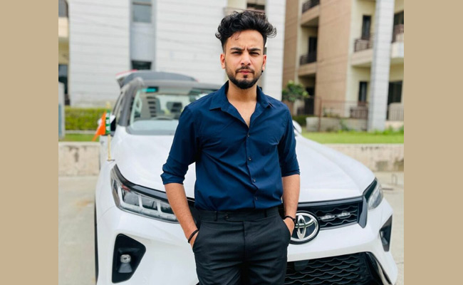 Elvish_20Yadav_20Luxury_20Car_20Collection_20Photos_5.jpg 6