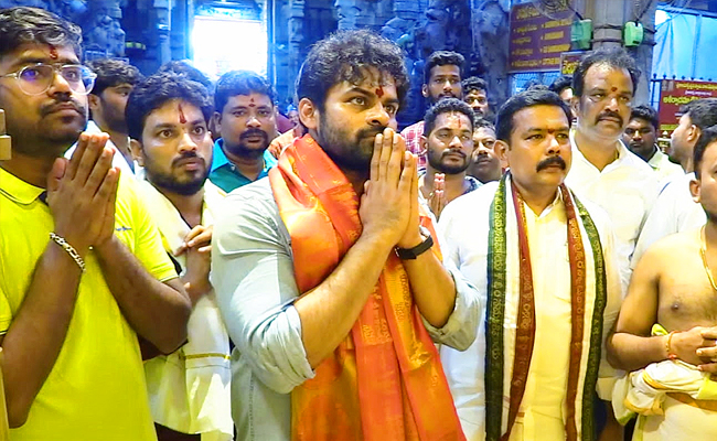 Sai_20Dharam_20Tej_20Visited_20Srikalahasti_20Temple_20Photos_10.jpg 11