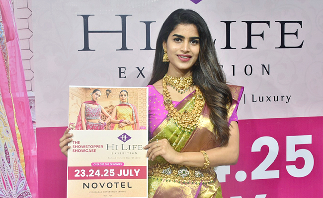 Hi_20Life_20Exhibition_20poster_20launch_20by_20Jabardasth_20Varsha_20Photos_10.jpg 11