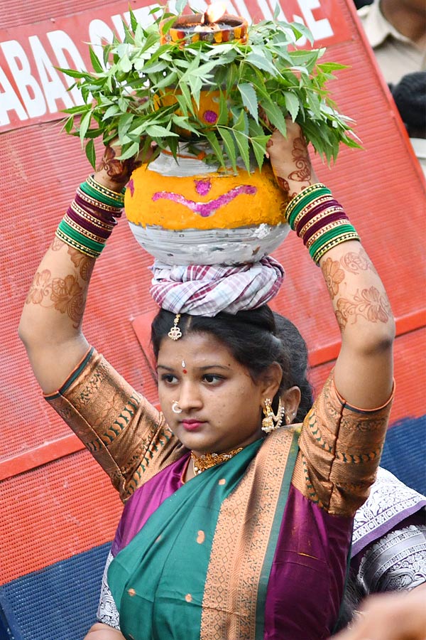 Hyderabad_20Bonalu_20Celebrations_202023_20Photos_13.jpg 13