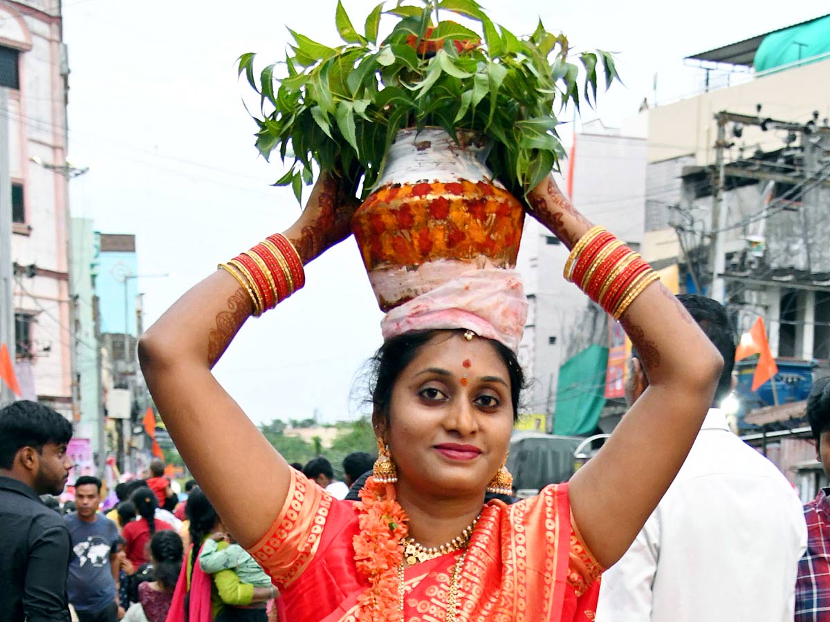 Hyderabad_20Bonalu_20Celebrations_202023_20Photos_5.jpg 6