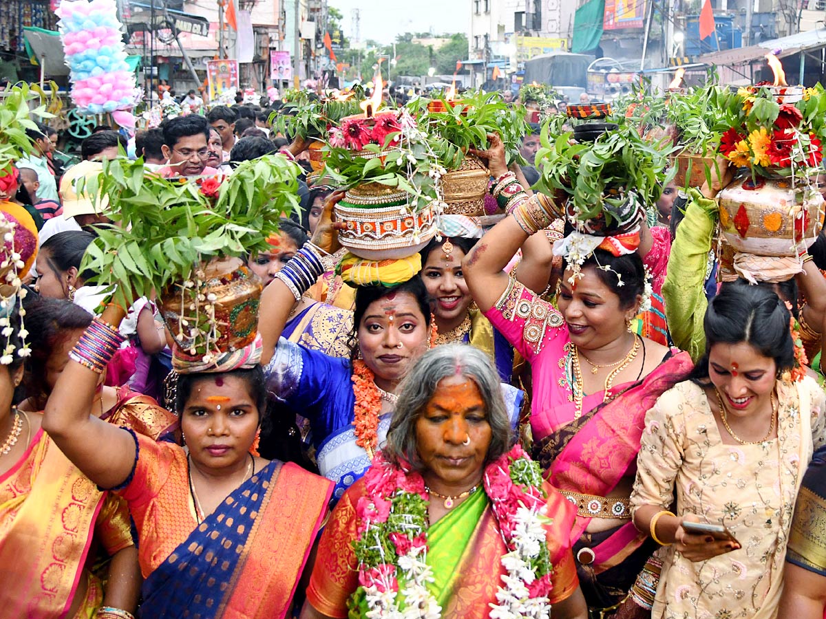 Hyderabad_20Bonalu_20Celebrations_202023_20Photos_7.jpg 8
