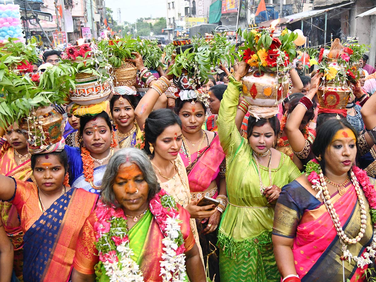 Hyderabad_20Bonalu_20Celebrations_202023_20Photos_8.jpg 9