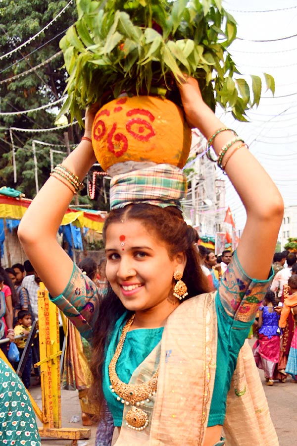 Hyderabad_20Bonalu_20Celebrations_202023_20Photos_9.jpg 10