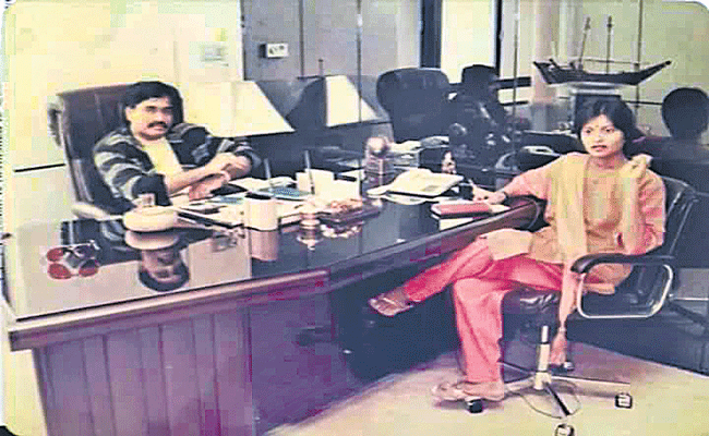 Jounalist-sheela-bhatt-with.gif