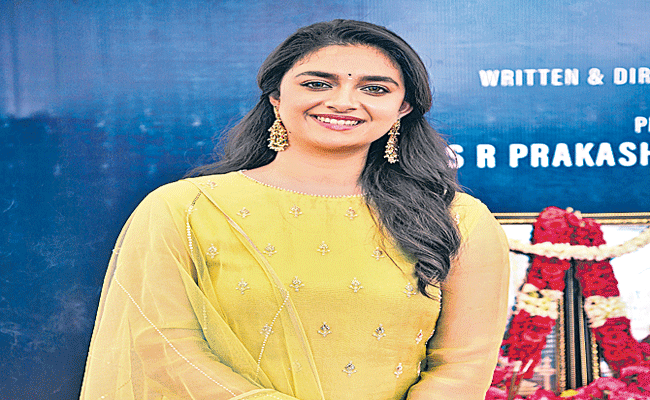 Keerthy-Suresh-_282_29.gif