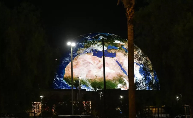 Las_20Vegas_20Sphere_20transform_20into_20Earth_20Mars_20and_20the_20moon_20PHotos_9.jpg 10