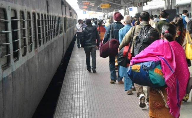 Women-Gang-Thieves-In-Railw.jpg