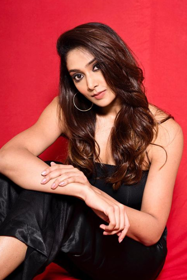 natasha-doshi-pics.jpg 11