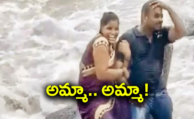 woman-swept-away-wave-bandra-bandstand-kids-scream.jpg