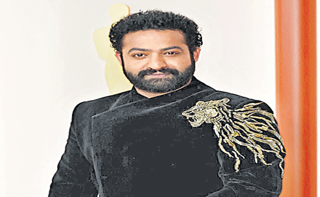 NTR-Oscar-Black-Dress.gif