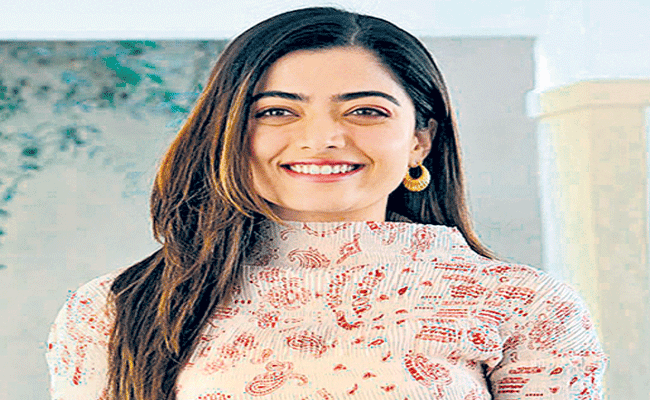 amj-rashmika.gif