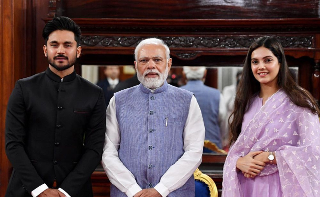 ashrita-shetty-manish-pandey-narendra-modi.jpg 8
