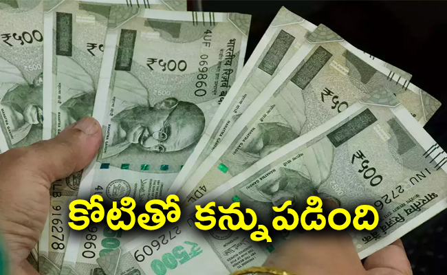 income-tax-officers-raid-youtuber-house-income-rs-1-crore-02.jpg