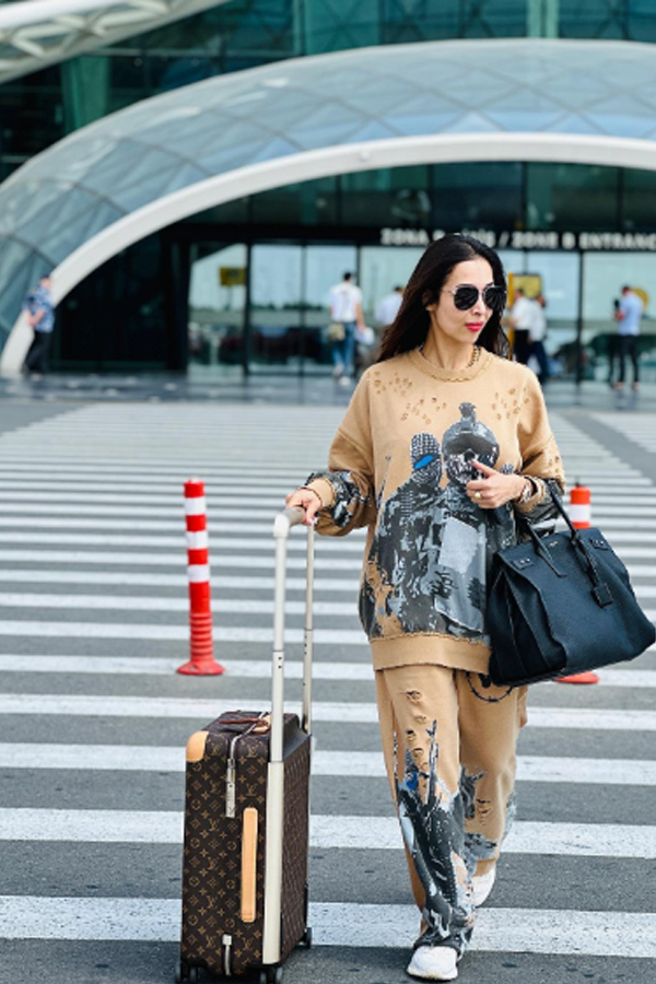 malaika-arora-airport.jpg 12