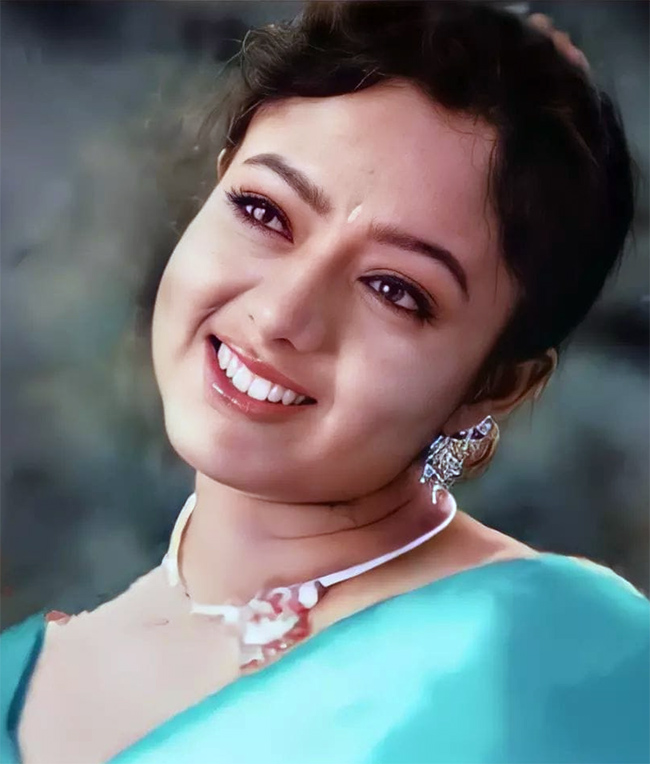 Actress_20Soundarya_20Birth_20Anniversary_202023_20Rare_20Photos-23.jpg 22