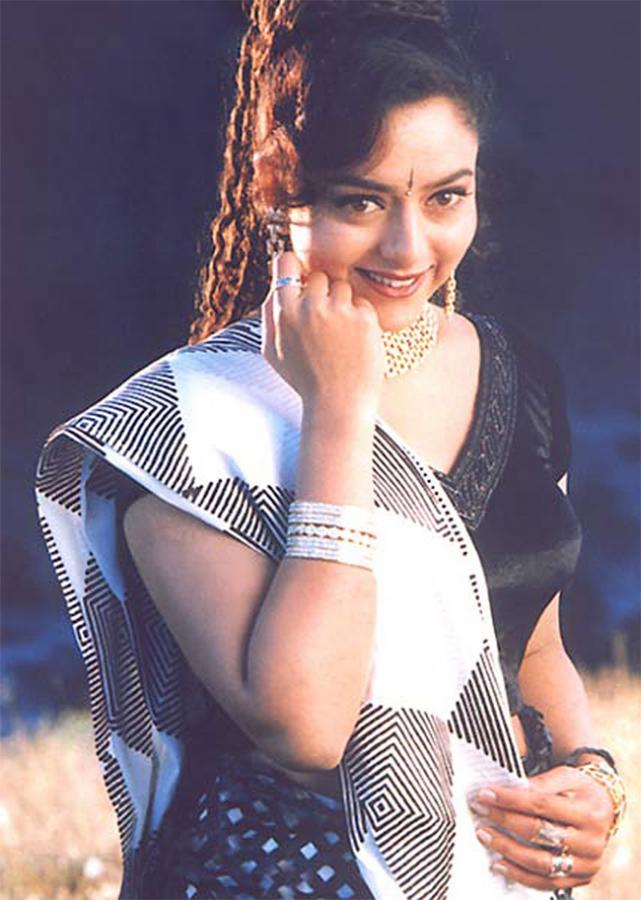 Actress_20Soundarya_20Birth_20Anniversary_202023_20Rare_20Photos-24.jpg 23