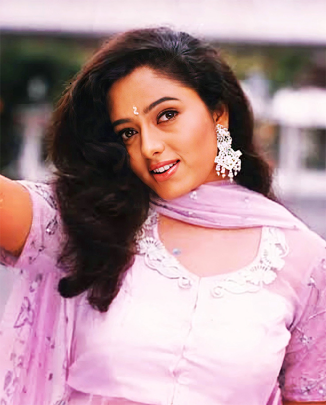 Actress_20Soundarya_20Birth_20Anniversary_202023_20Rare_20Photos-26.jpg 25