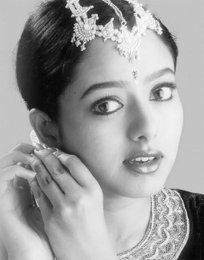 Actress_20Soundarya_20Birth_20Anniversary_202023_20Rare_20Photos-6.jpg 6
