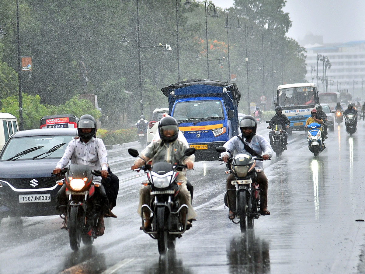 Heavy_20Rains_20Lashes_20Hyderabad_20Photos_10.jpg 11