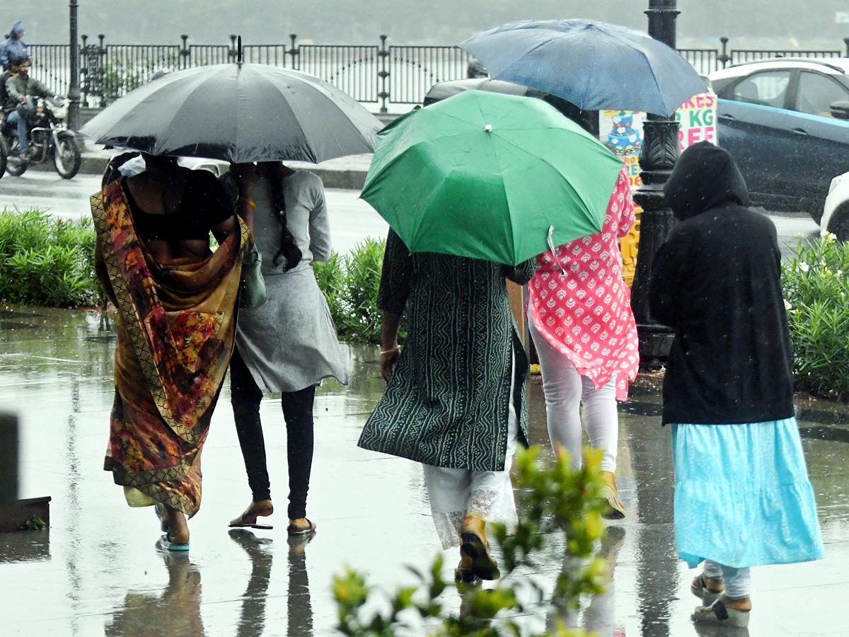 Heavy_20Rains_20Lashes_20Hyderabad_20Photos_11.jpg 12
