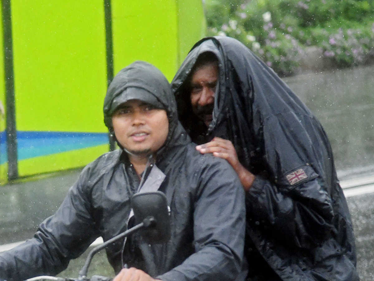 Heavy_20Rains_20Lashes_20Hyderabad_20Photos_13.jpg 14