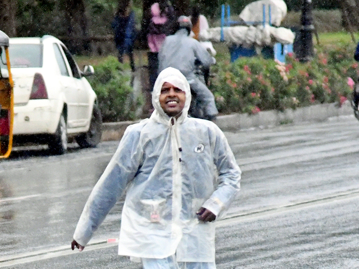 Heavy_20Rains_20Lashes_20Hyderabad_20Photos_14.jpg 15