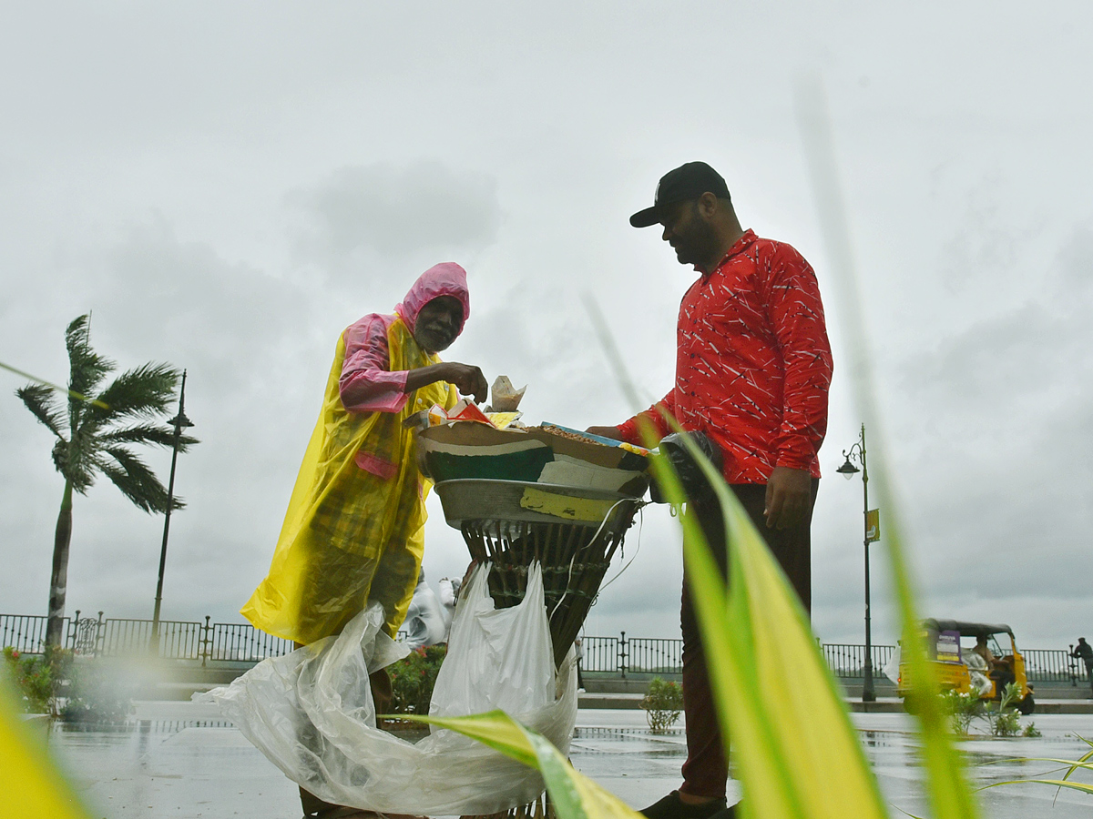 Heavy_20Rains_20Lashes_20Hyderabad_20Photos_6.jpg 7