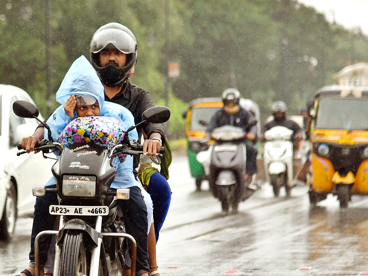 Heavy_20Rains_20Lashes_20Hyderabad_20Photos_7.jpg 8