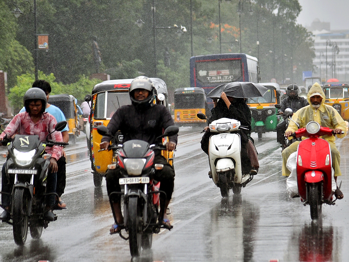 Heavy_20Rains_20Lashes_20Hyderabad_20Photos_9.jpg 10
