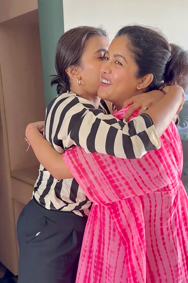 Ishita_20Dutta_20enjoys_20scrumptious_20food_20at_20her_20Bengali_20baby_20shower_20Photos_12.jpg 13