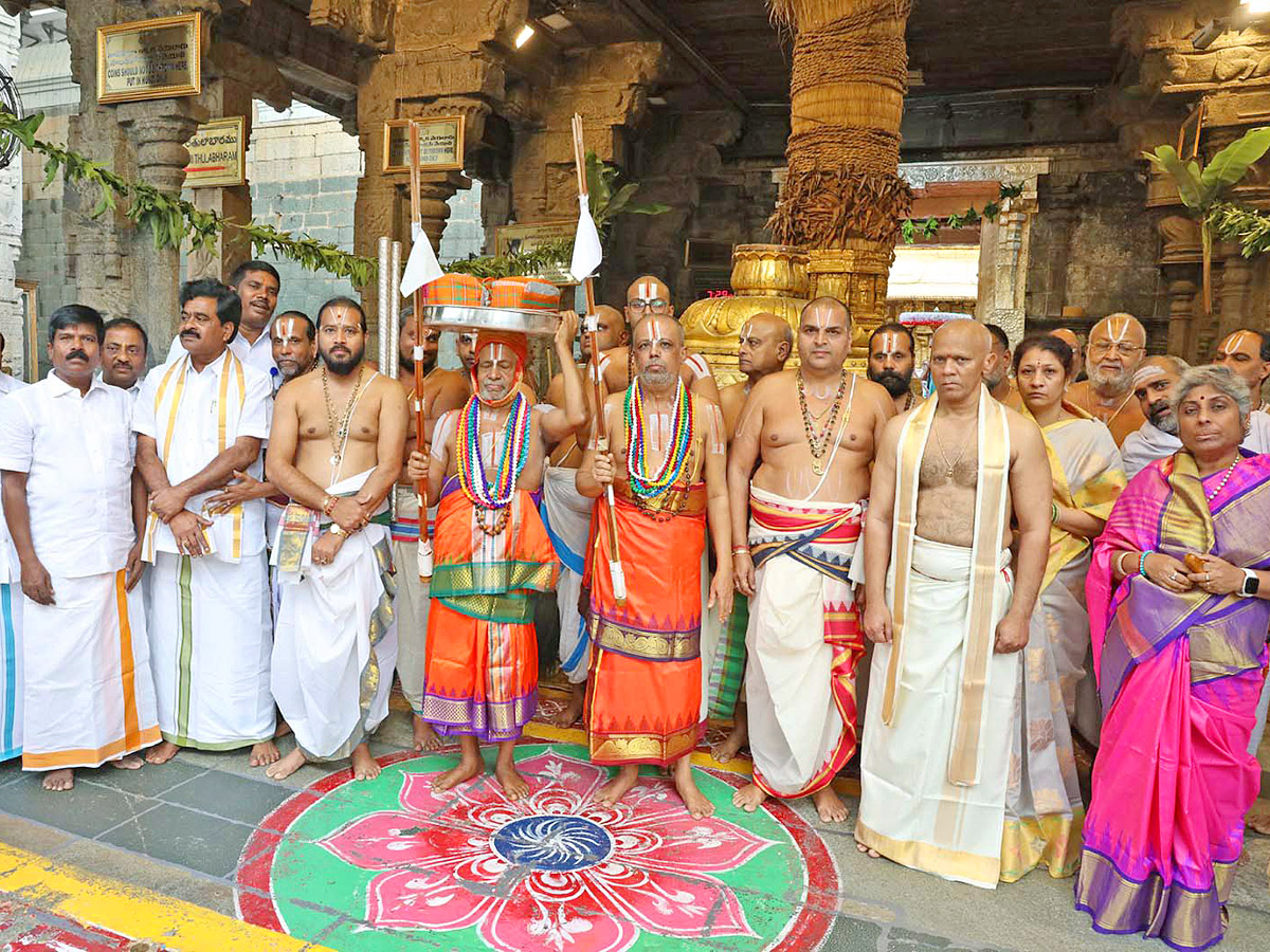 Tirumala_20Temple_20Ainavara_20Asthanam_202023_20Photos-11.jpg 10