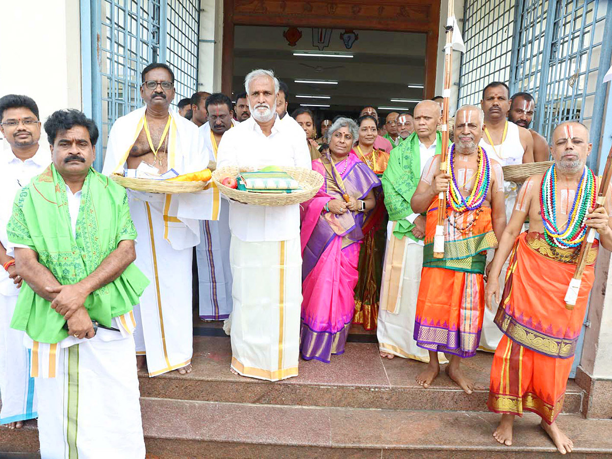 Tirumala_20Temple_20Ainavara_20Asthanam_202023_20Photos-16.jpg 14