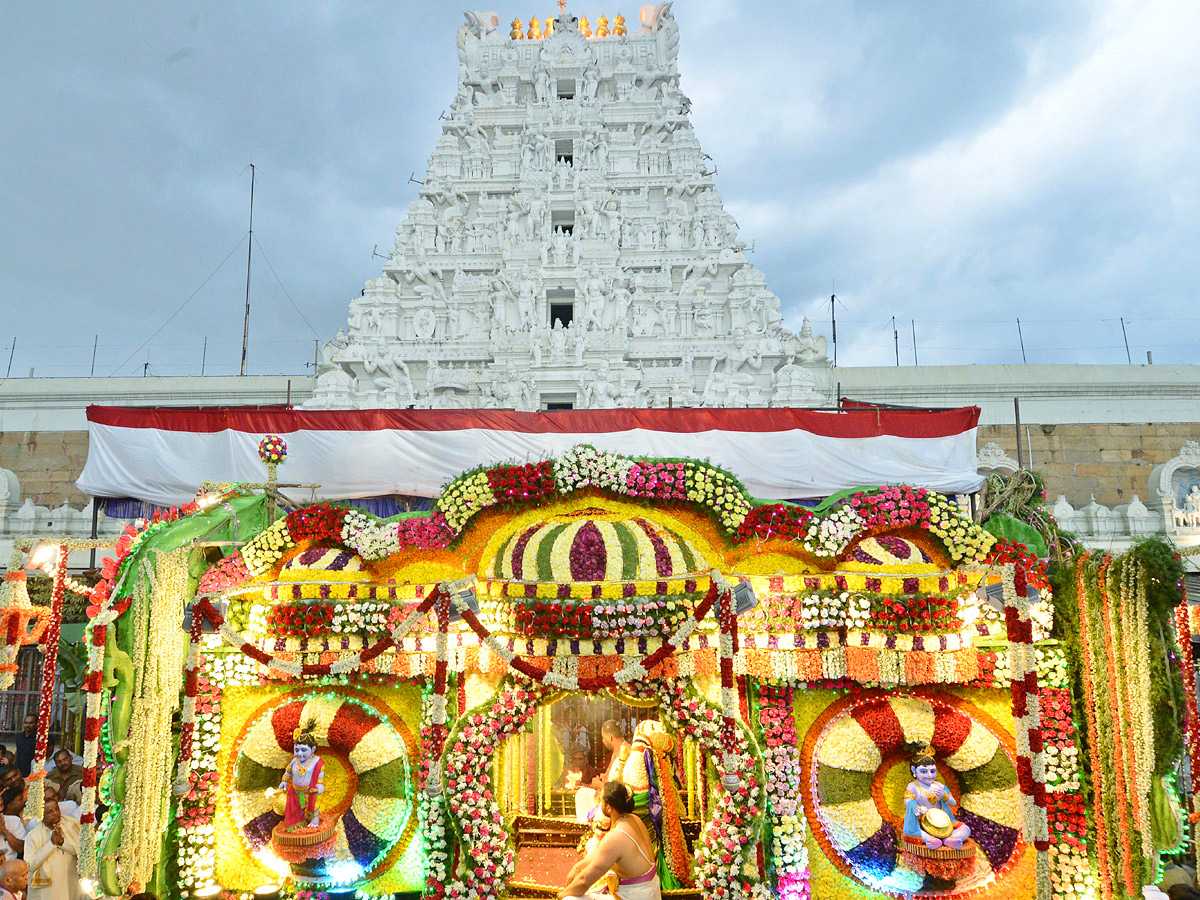 Tirumala_20Temple_20Ainavara_20Asthanam_202023_20Photos-20.jpg 18
