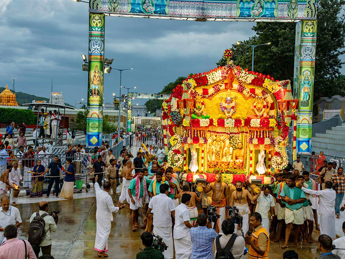 Tirumala_20Temple_20Ainavara_20Asthanam_202023_20Photos-3.jpg 3