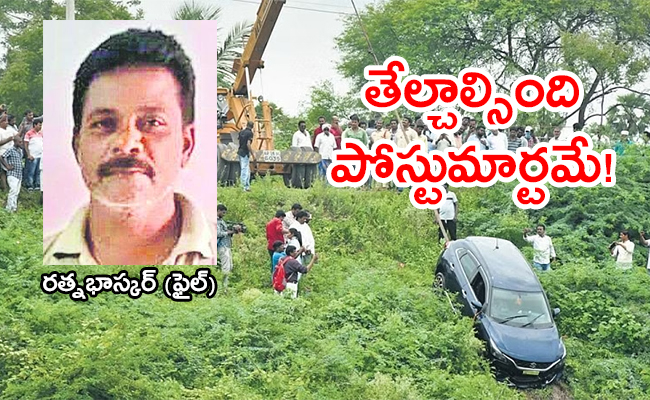 Car-Fell-into-Canal-in-Avanigadda-Karakatta.jpg