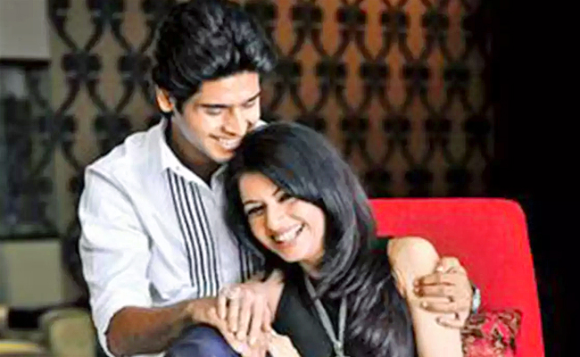 Bhagyashree_20With_20Her_20Son_20Abhimanyu_20Photos_13.jpg 14