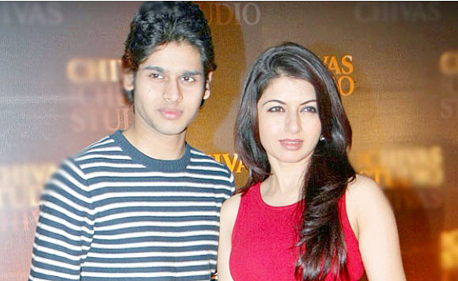 Bhagyashree_20With_20Her_20Son_20Abhimanyu_20Photos_14.jpg 15